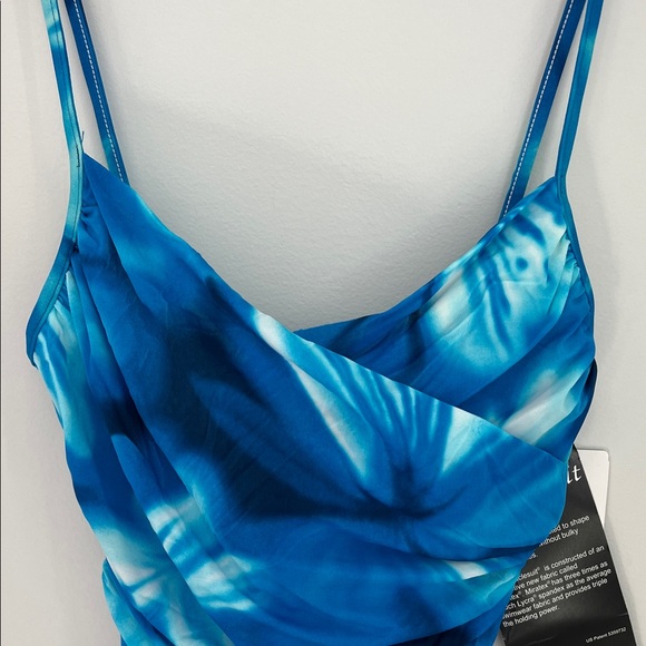 Miraclesuit Blue Tie-Dye Pool Water Pattern Style# 56229 Swimsuit Size 14 - Picture 6 of 17